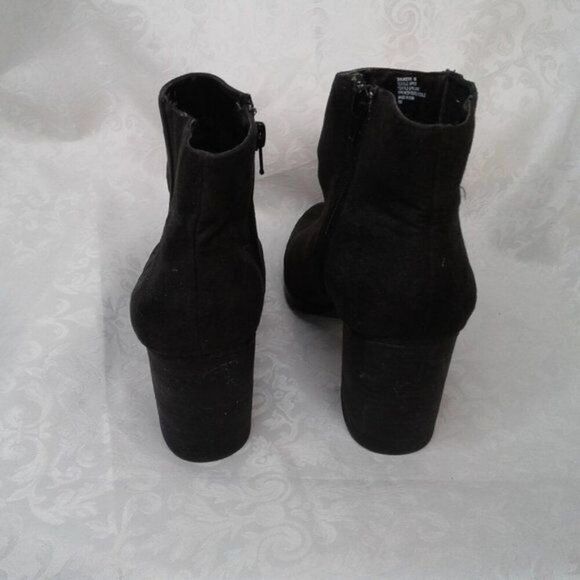 Madden Girl Shaakerr Chelsea Ankle Boots Chunk Heel Black Suede-Look Size 9M - Picture 9 of 14